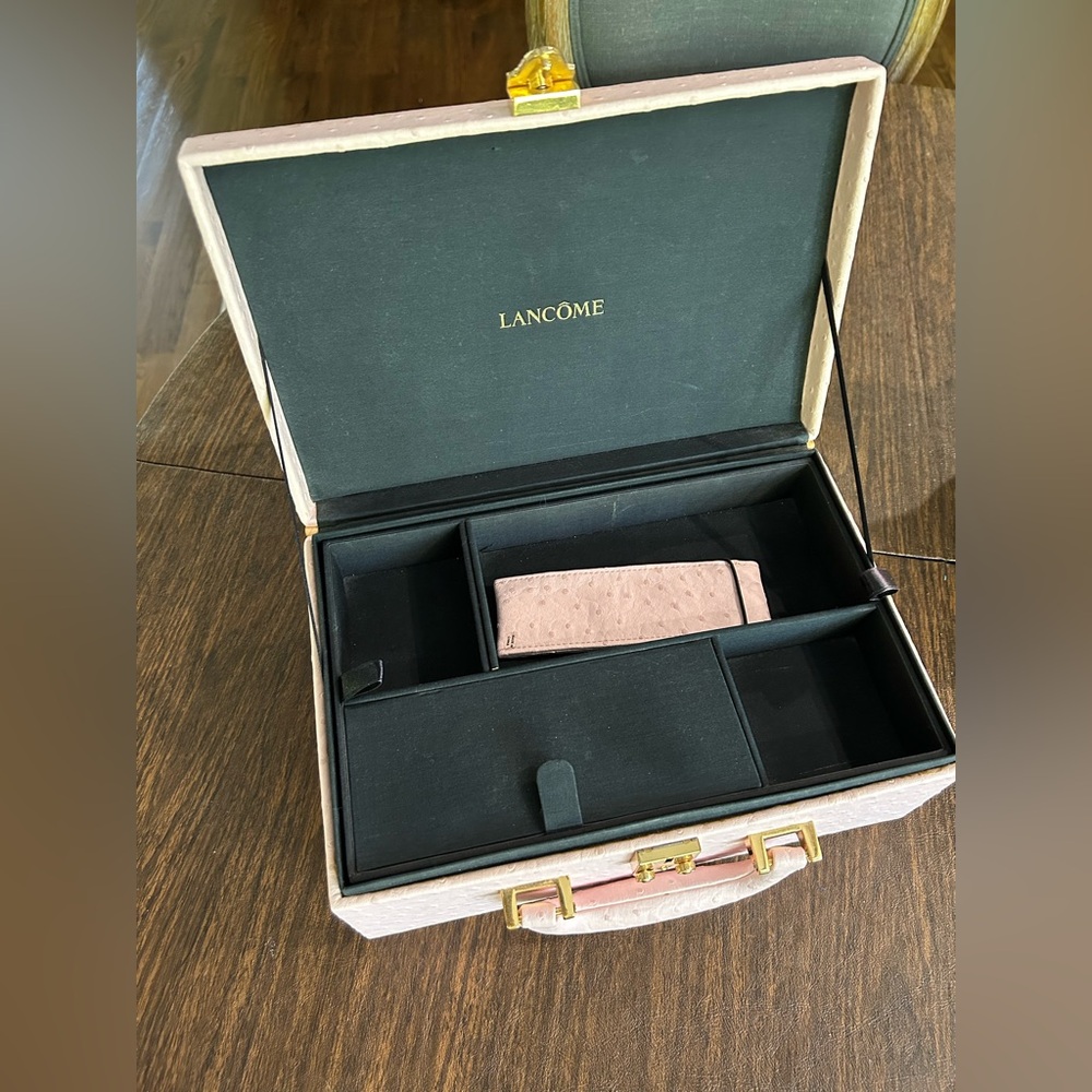 Lancôme Pink and Gold Makeup Case - Picture 3 of 9